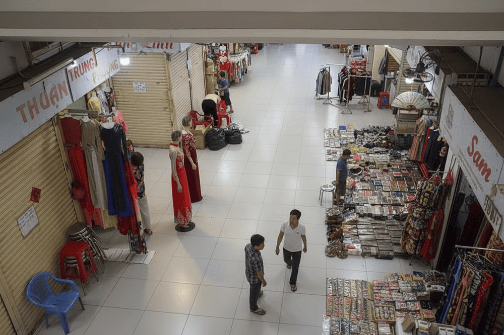 4th Floor used as a storage area with limited trading activity